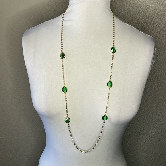 NWT 14th & Union Green Jewel Tone Necklace Strand Gold Tone Chain - Picture 1 of 6